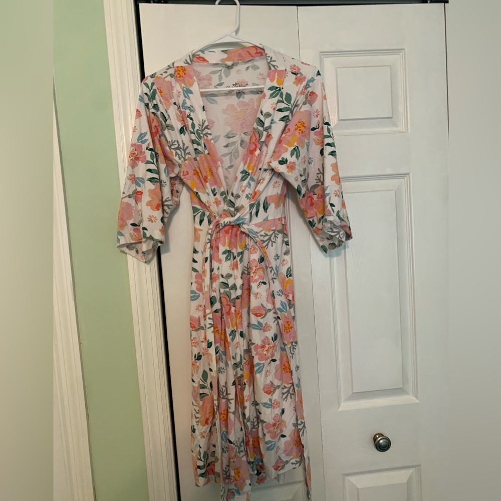 Baby&Me Robe! So soft and comfortable. Size is S/M. Looks brand new!